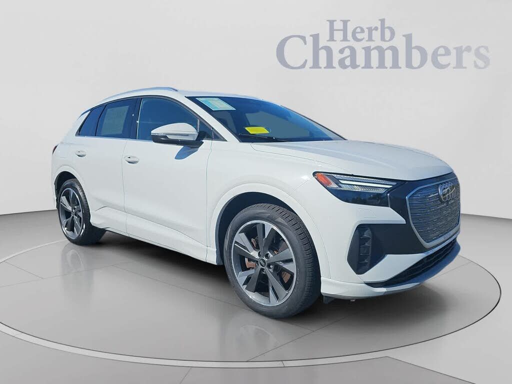 2022 AUDI Q4