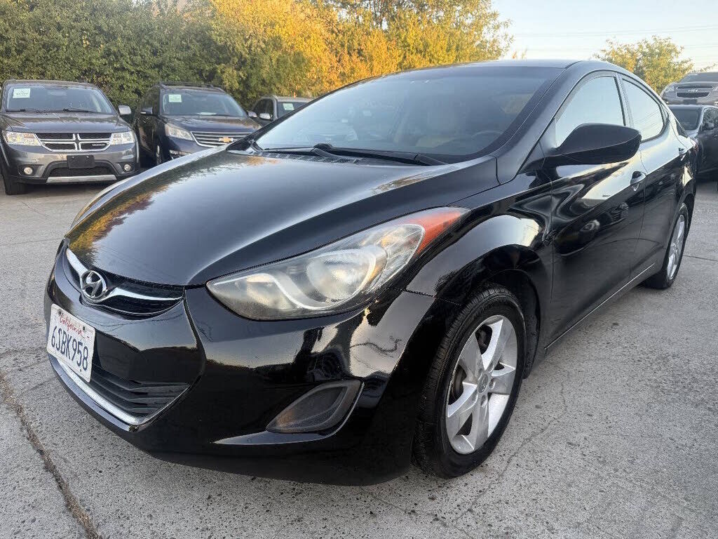 2011 HYUNDAI Elantra