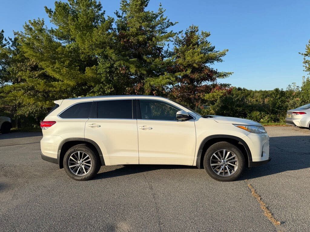 2017 TOYOTA Highlander