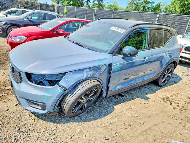 2020 VOLVO XC40