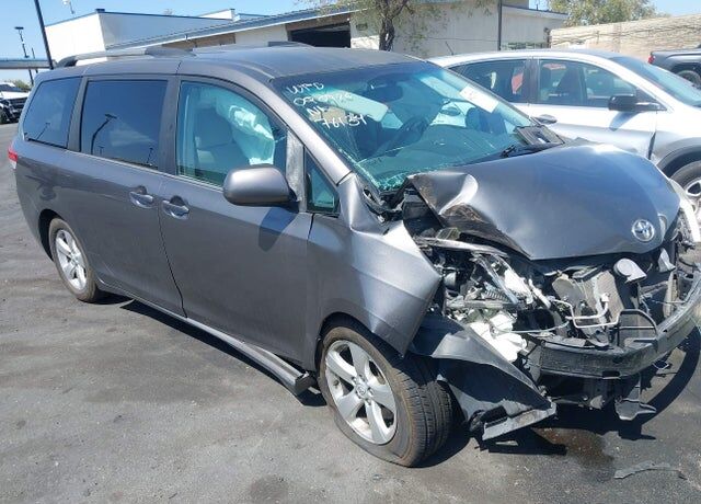 2014 TOYOTA Sienna