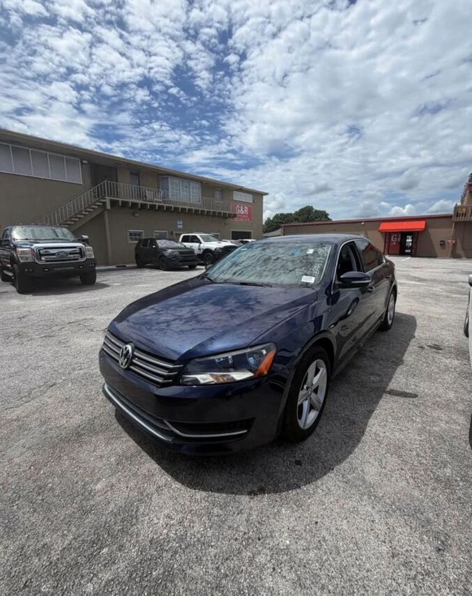 2014 VOLKSWAGEN Passat