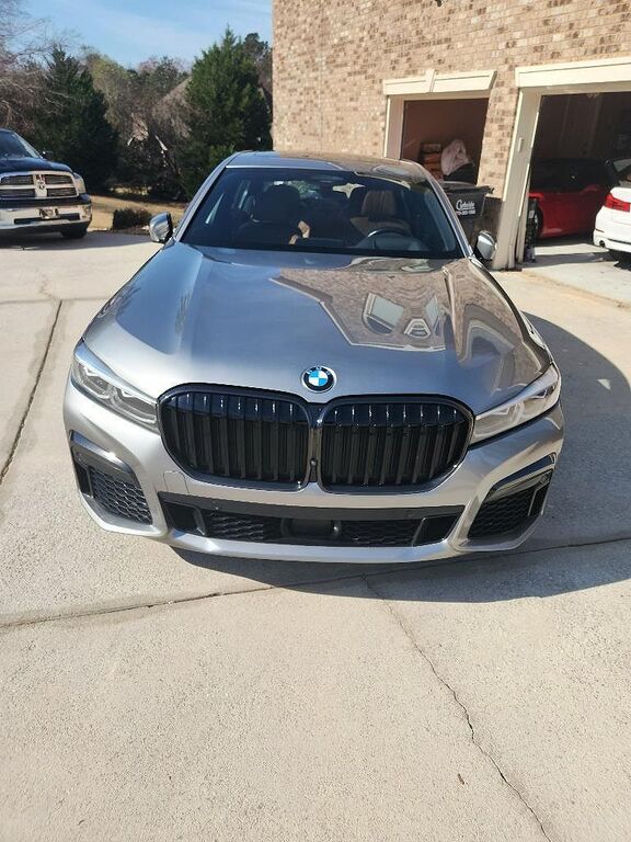 2022 BMW 750i