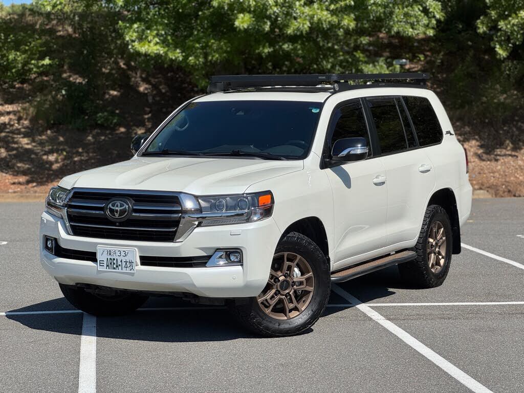 2020 TOYOTA Land Cruiser