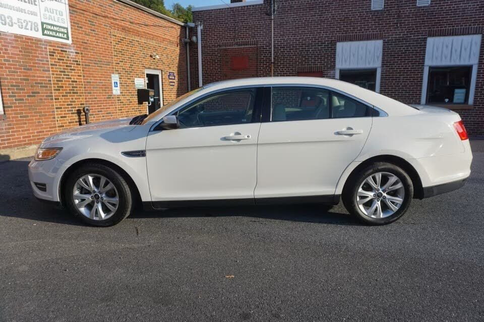 2011 FORD Taurus