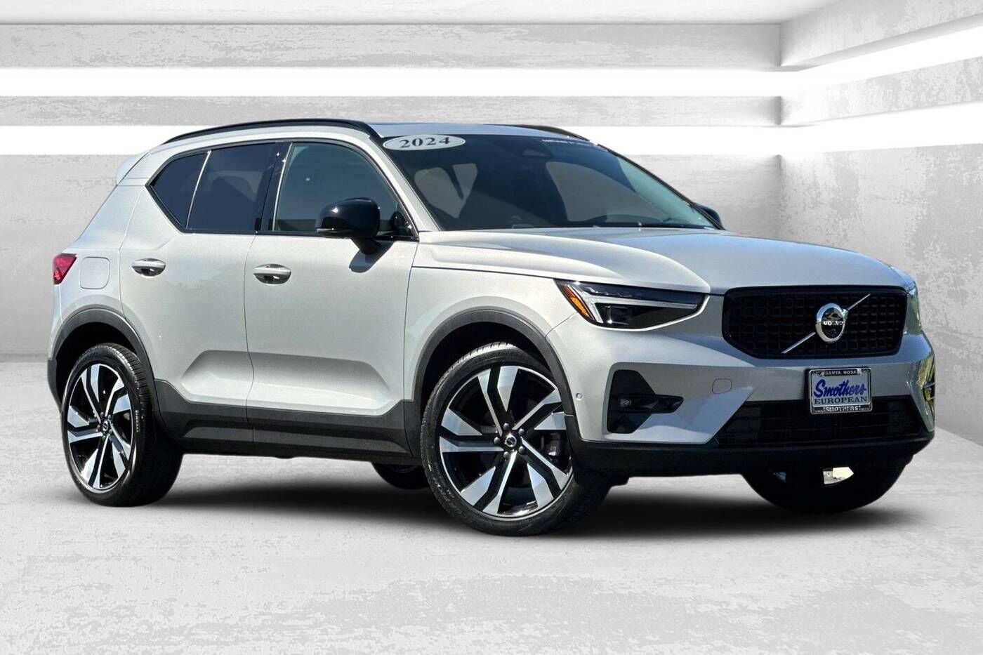 2024 VOLVO XC40