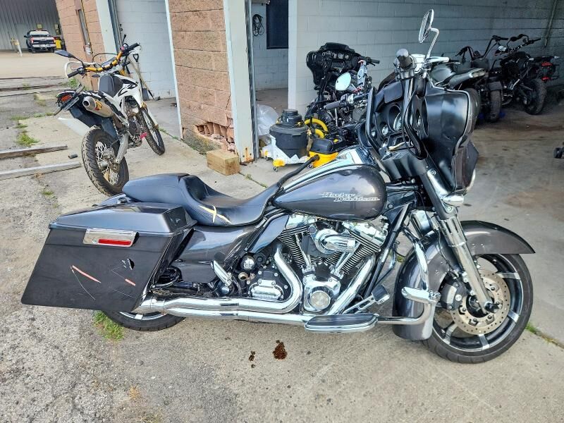 2010 HARLEY DAVIDSON Street Glide