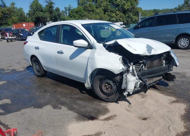 2017 NISSAN Versa