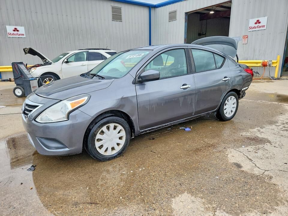 2019 NISSAN Versa