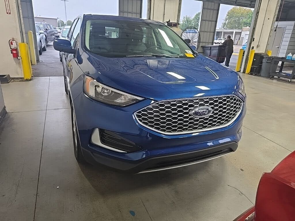 2023 FORD Edge