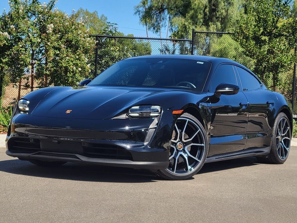 2024 PORSCHE Taycan