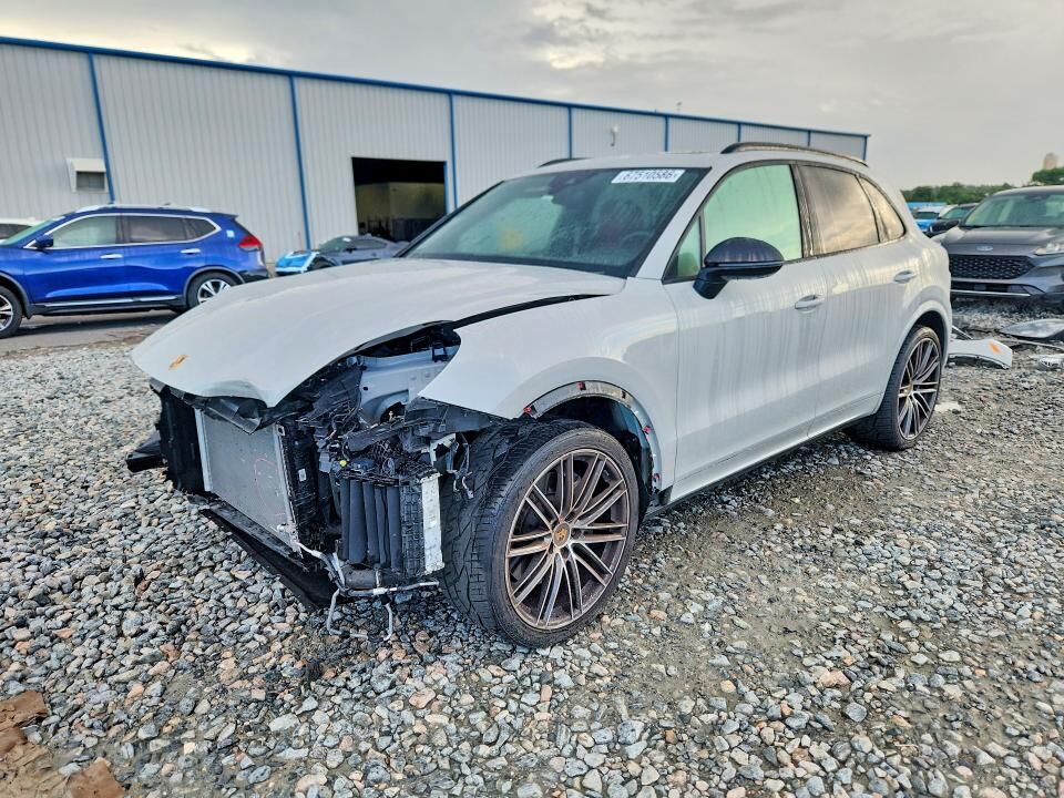 2022 PORSCHE Cayenne