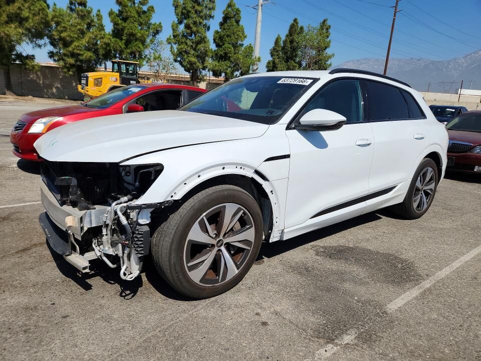 2024 AUDI Q8