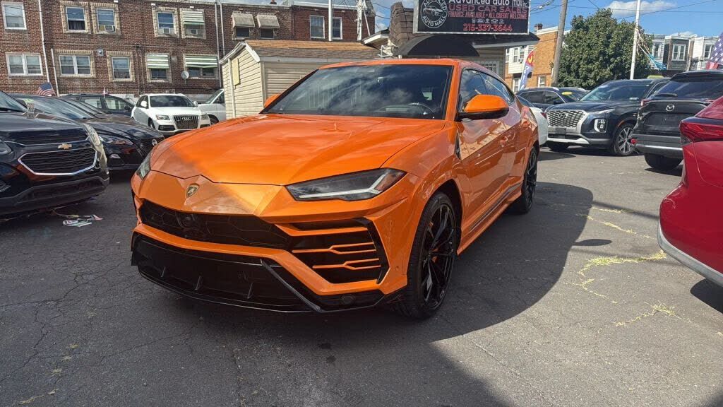 2022 LAMBORGHINI URUS