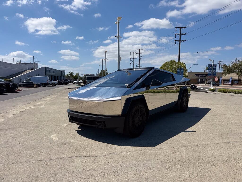 2024 TESLA Cybertruck