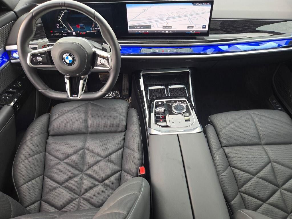 2025 BMW 740i