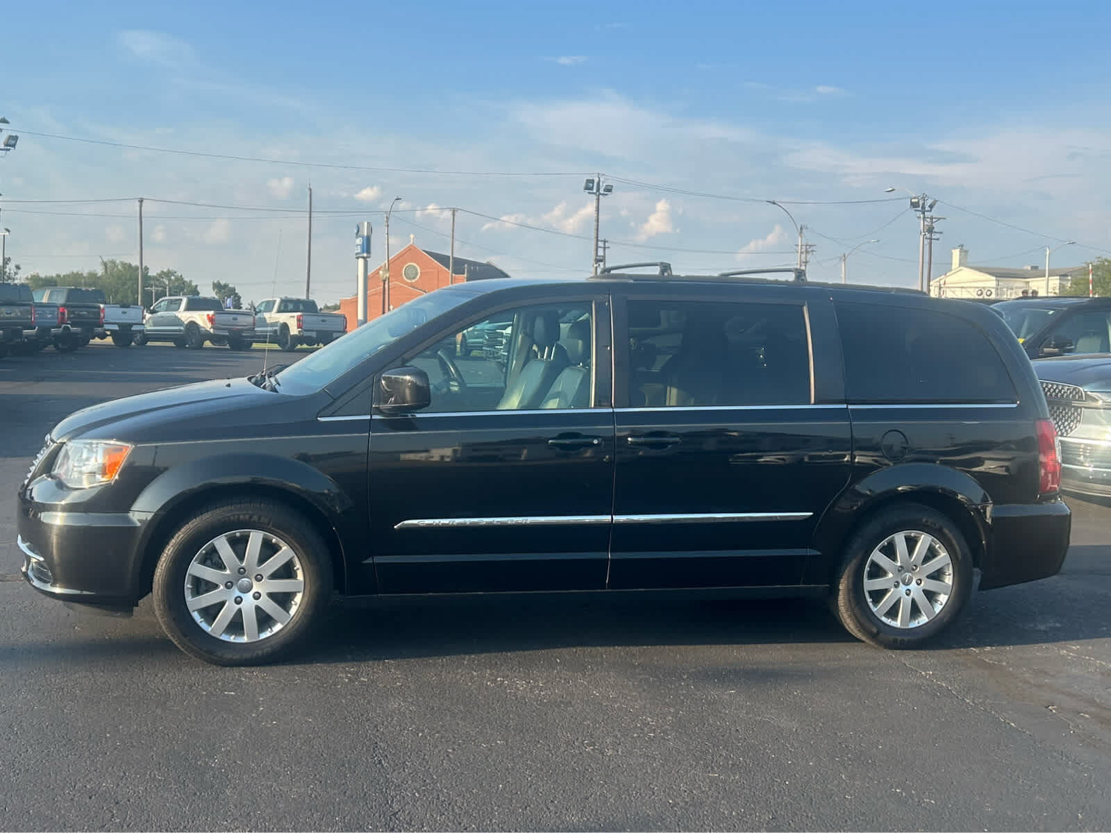 2016 CHRYSLER Town and Country