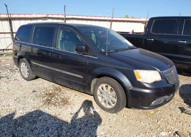 2013 CHRYSLER Town and Country