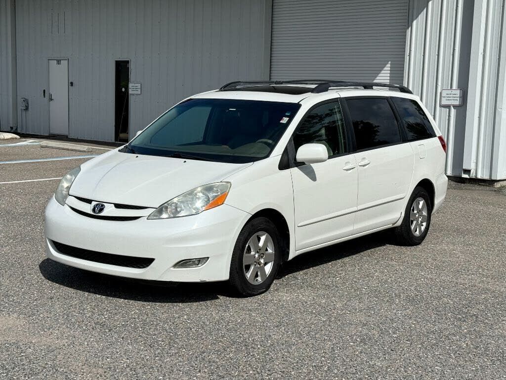 2010 TOYOTA Sienna