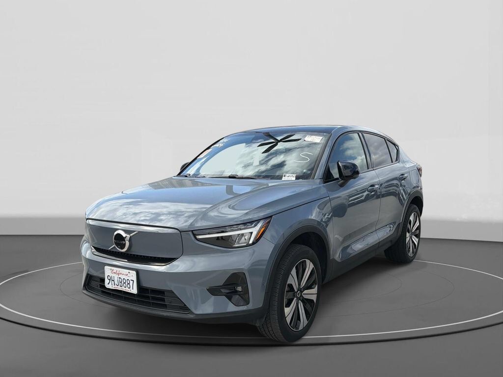 2023 VOLVO C40