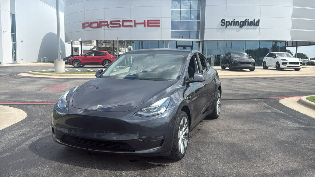 2024 TESLA Model Y