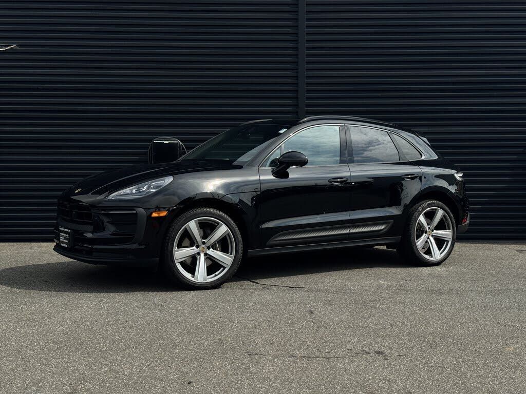 2024 PORSCHE Macan