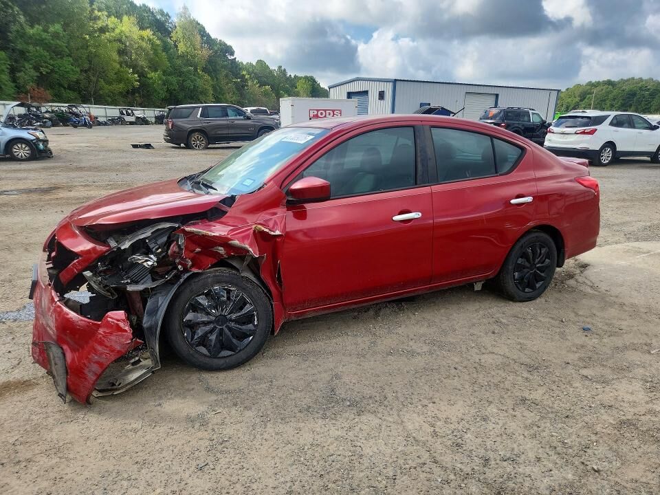 2015 NISSAN Versa