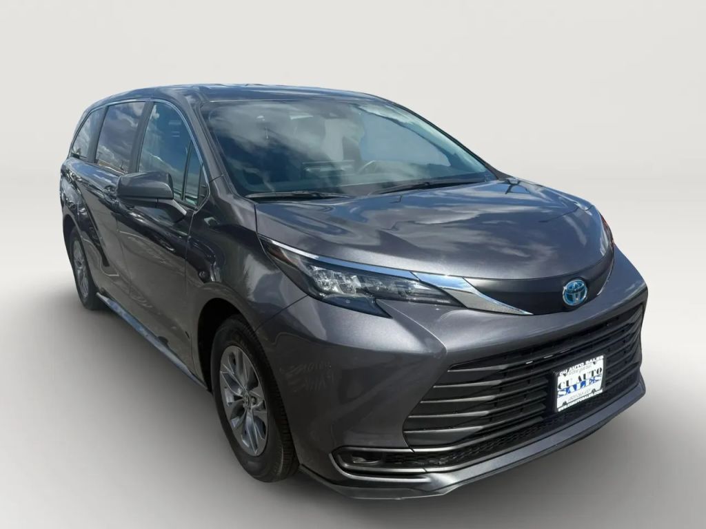 2025 TOYOTA Sienna
