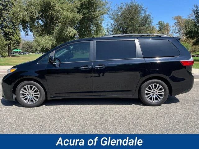 2019 TOYOTA Sienna