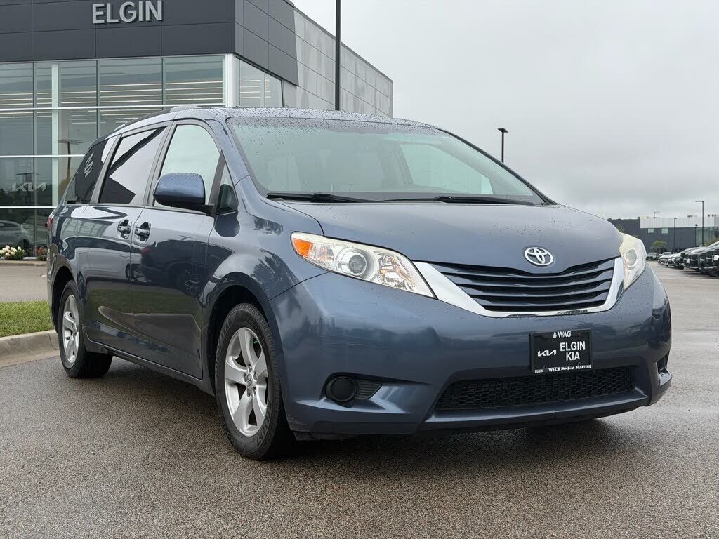 2017 TOYOTA Sienna