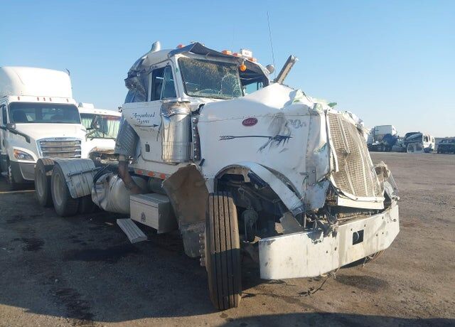2001 PETERBILT 379