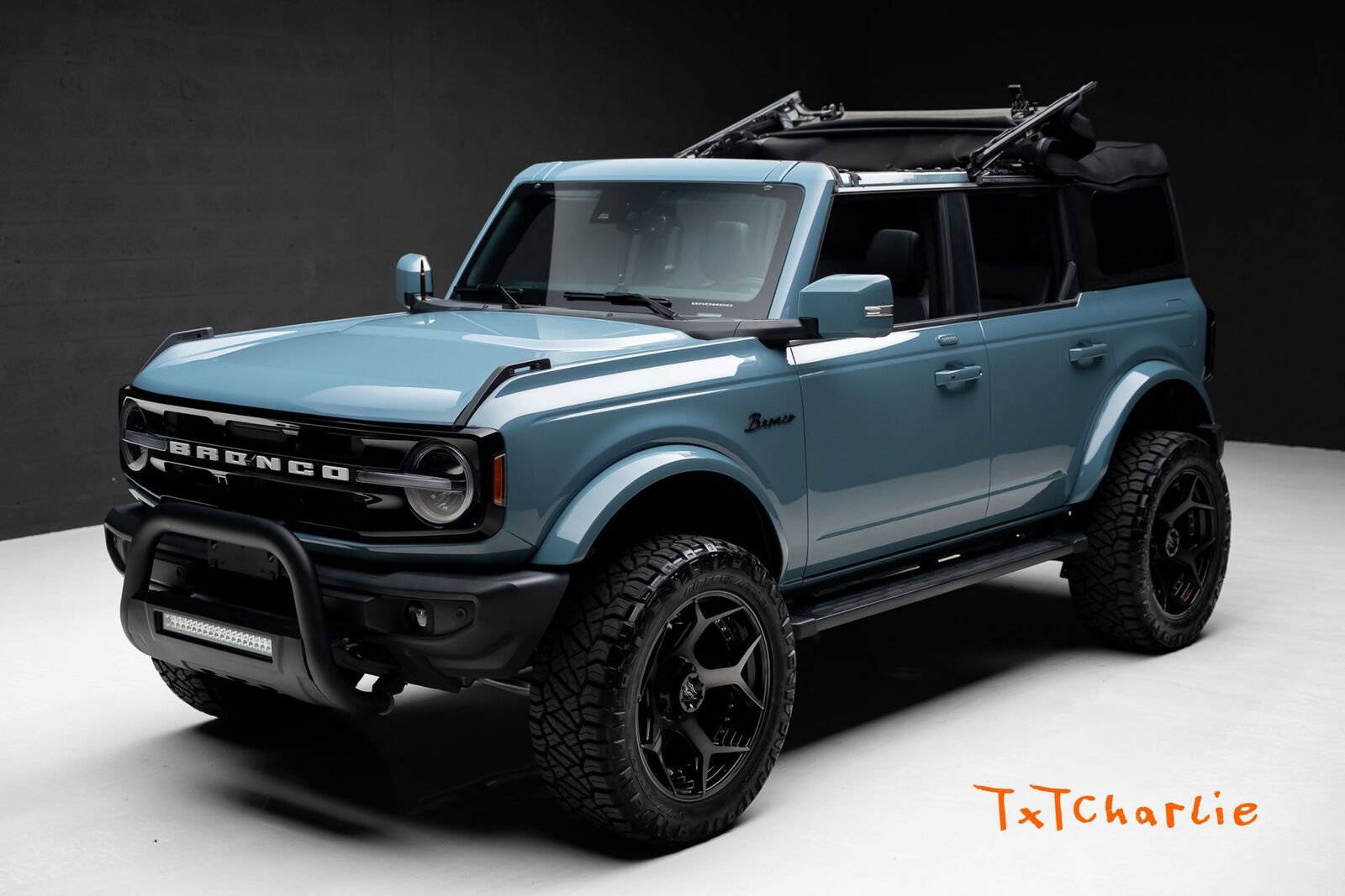 2023 FORD Bronco