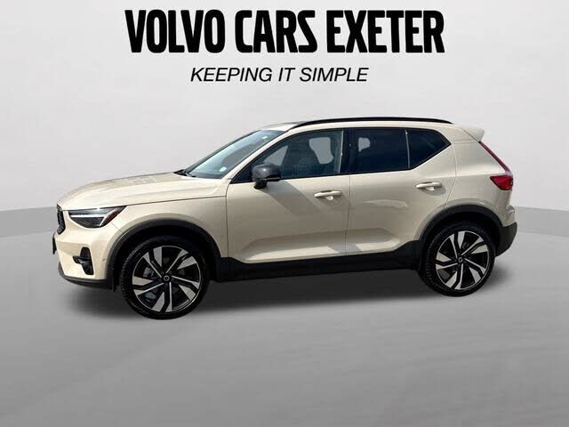 2025 VOLVO XC40