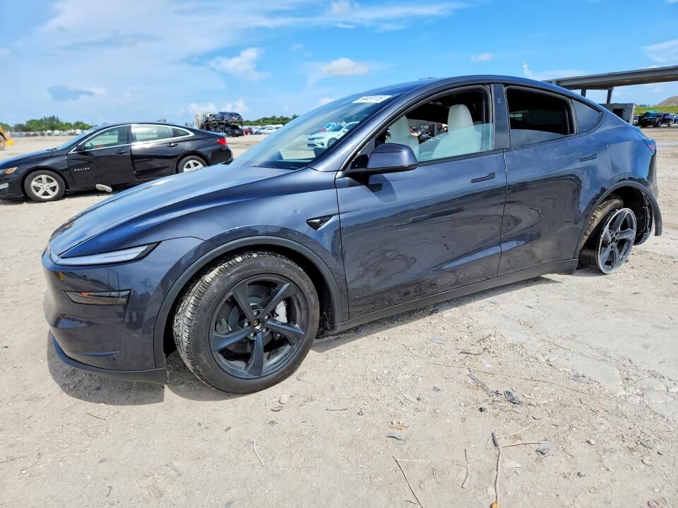 2026 TESLA Model Y