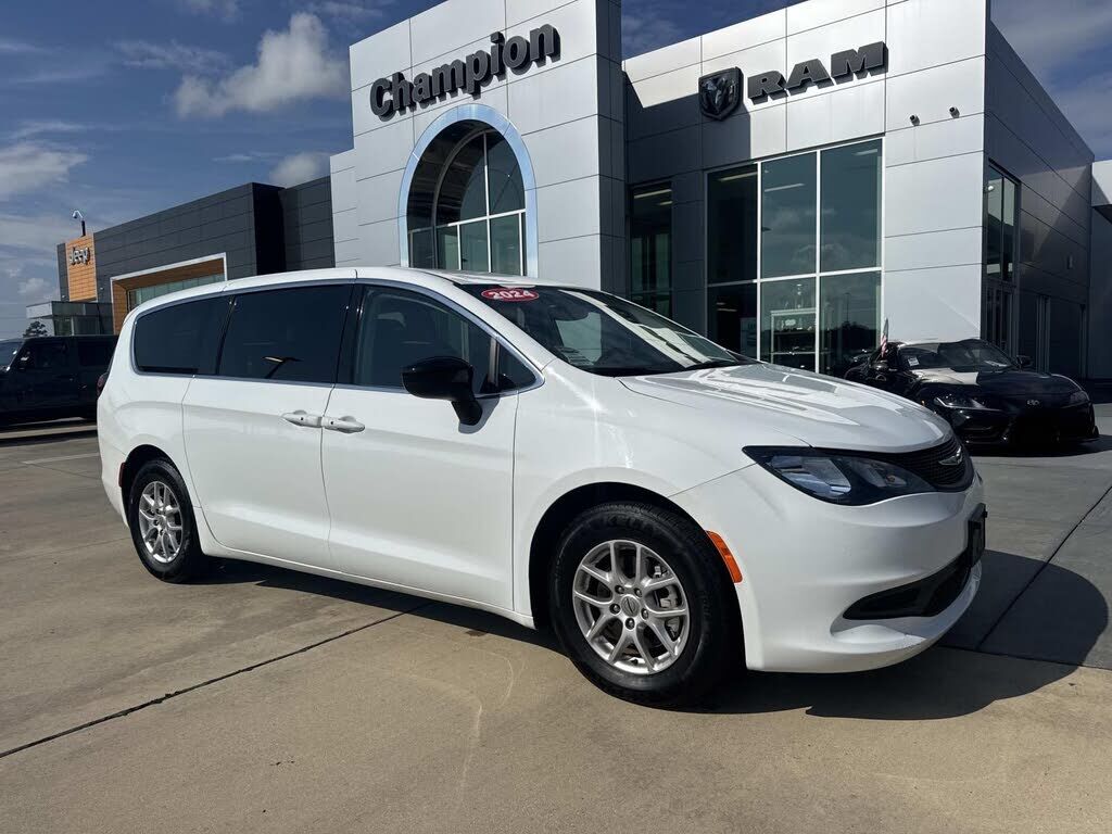 2024 CHRYSLER Voyager