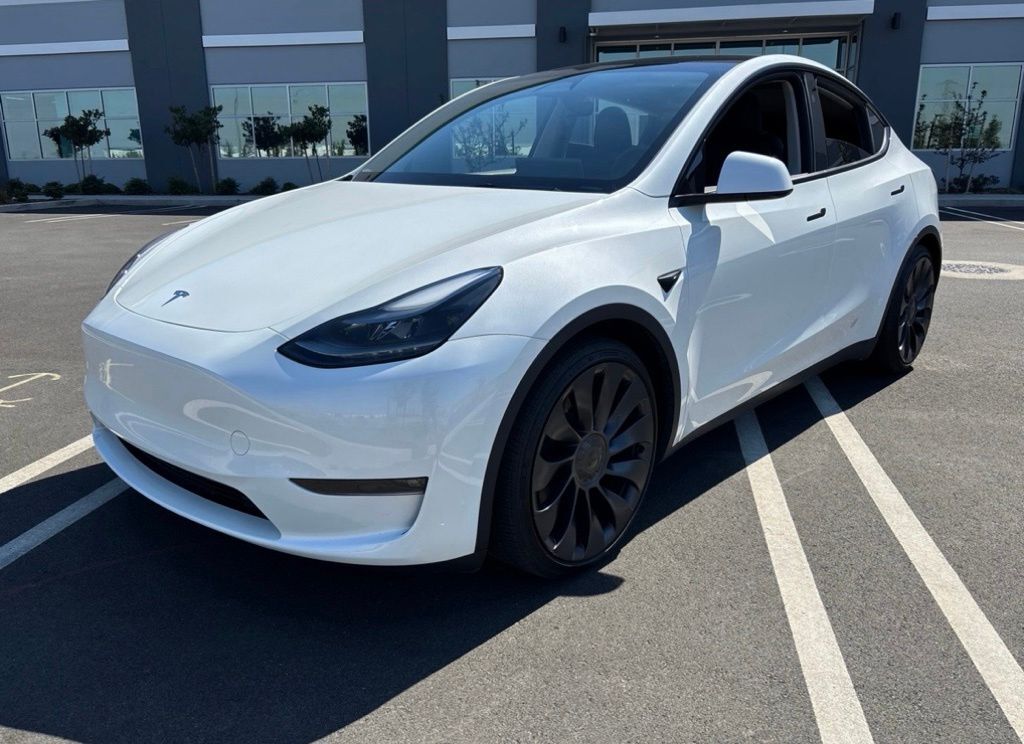 2025 TESLA Model Y