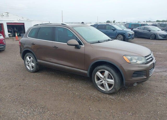 2012 VOLKSWAGEN Touareg