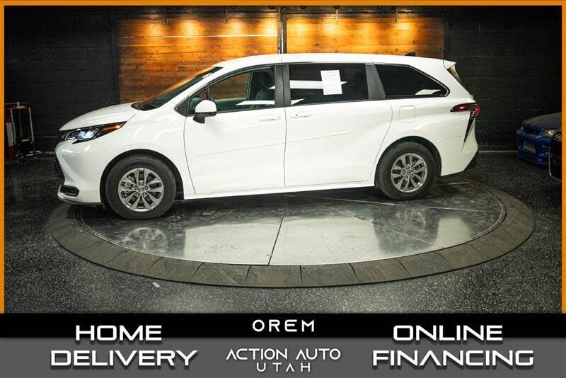 2024 TOYOTA Sienna