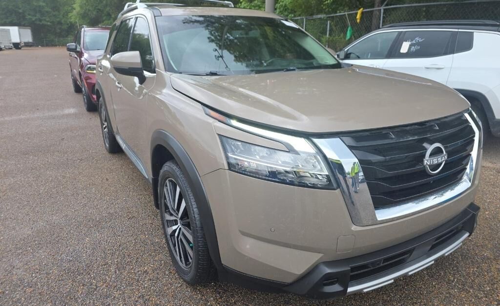 2023 NISSAN Pathfinder