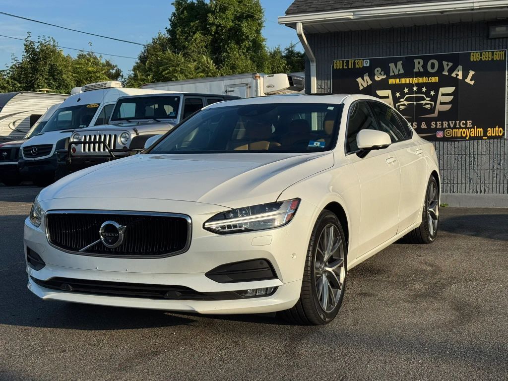 2018 VOLVO S90