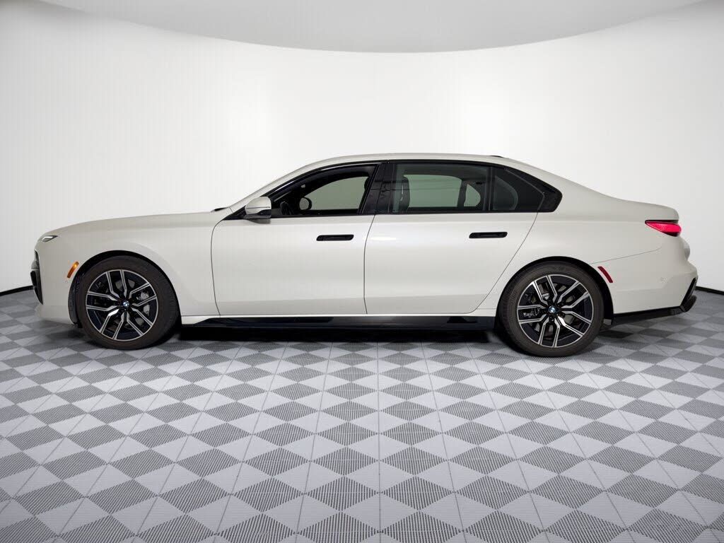 2023 BMW 760i