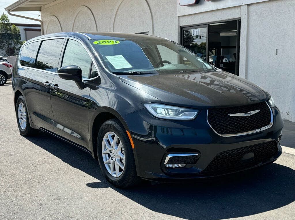 2023 CHRYSLER Pacifica