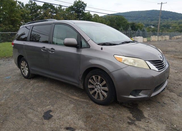 2013 TOYOTA Sienna
