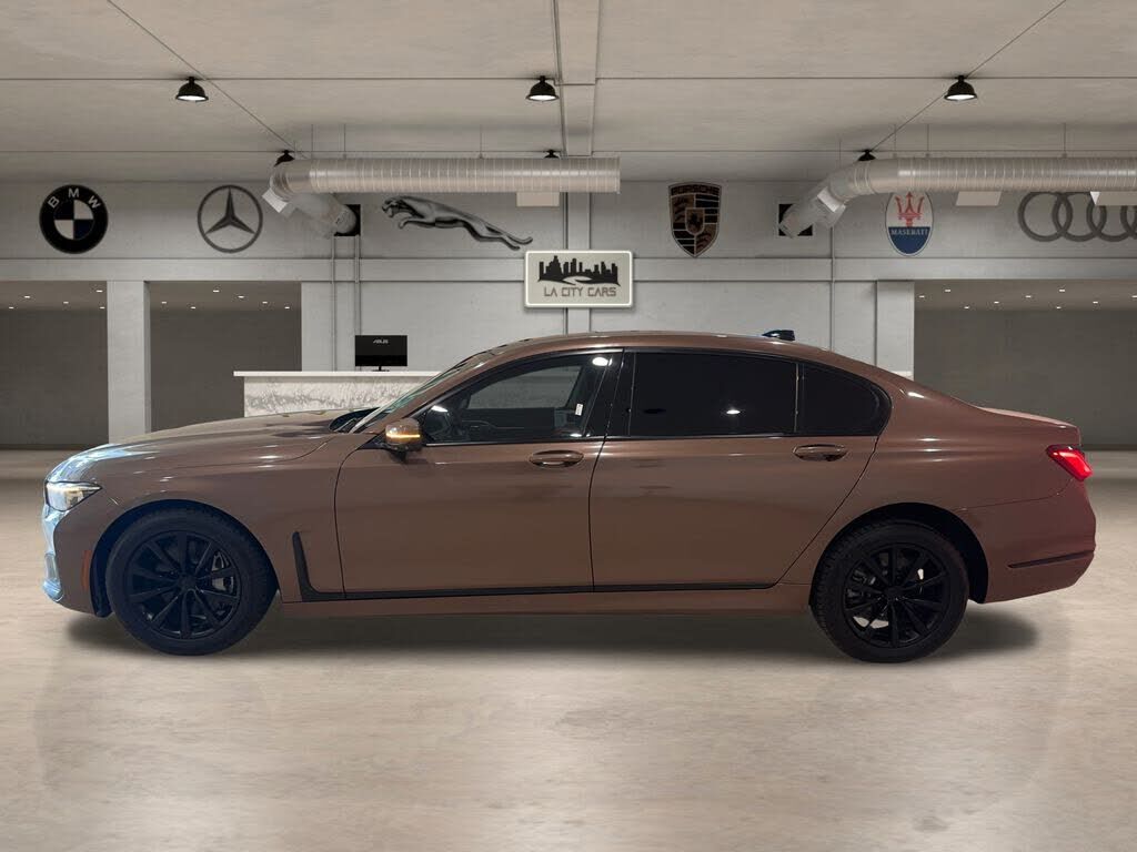 2022 BMW 740i