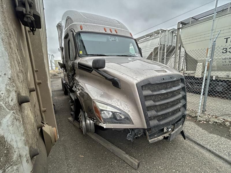 2022 FREIGHTLINER New Cascadia 126" Sleepercab