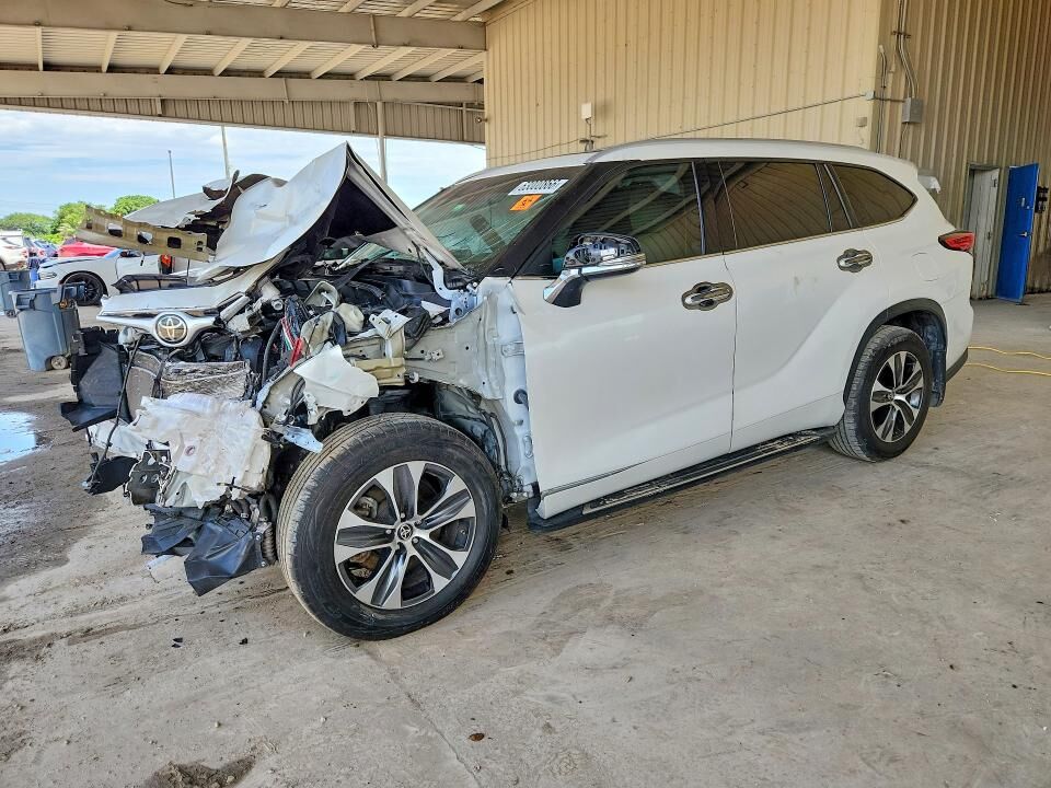 2022 TOYOTA Highlander