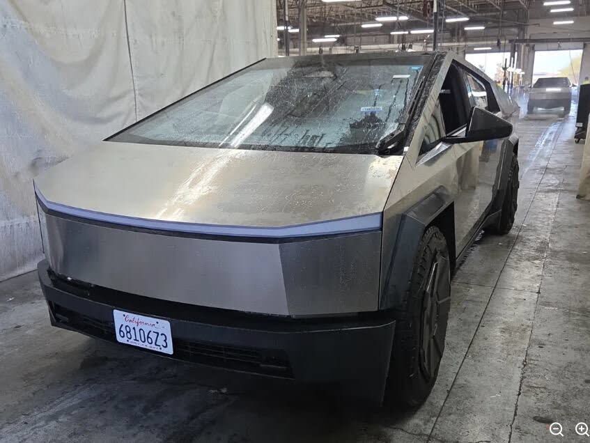 2024 TESLA Cybertruck