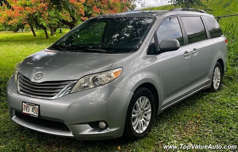 2011 TOYOTA Sienna