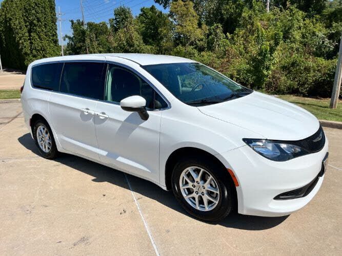 2023 CHRYSLER Voyager