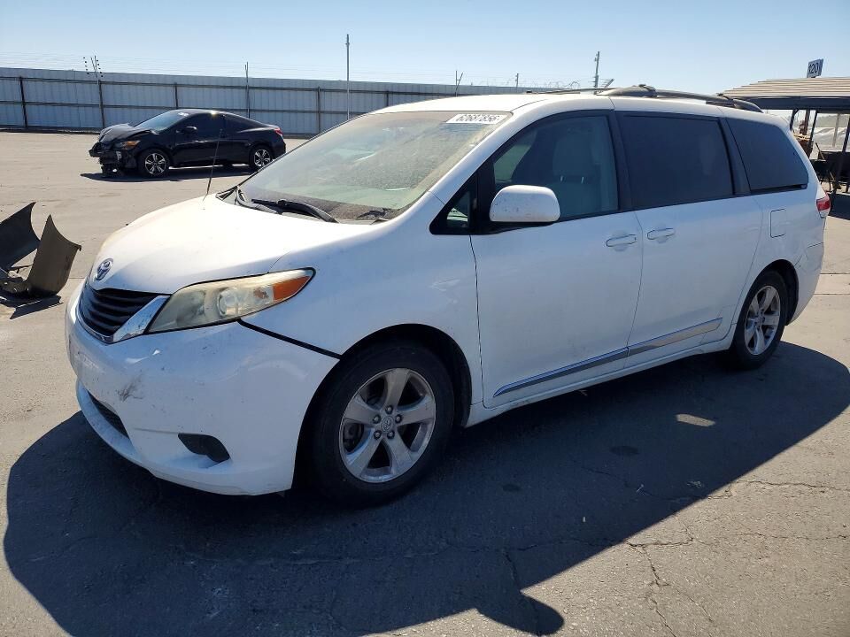 2011 TOYOTA Sienna